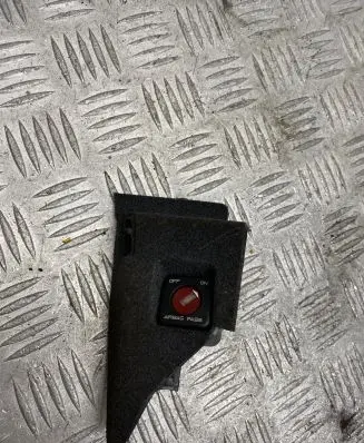 Passenger airbag on/off switch