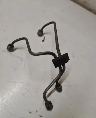 Volvo V70 Fuel injector supply line/pipe 