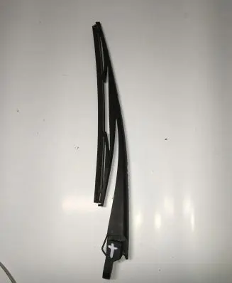 Rear wiper blade arm