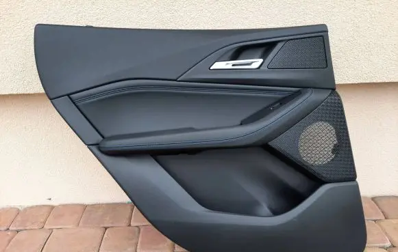 BMW 2 Active Tourer U06 Coupe rear side trim panel 6047719 8200004353 7K22785