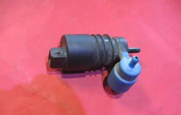 Volkswagen Vento Windscreen/windshield washer pump 090586632 1H6955651