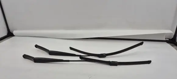 Volkswagen PASSAT B7 Front wiper blade arm 3C1955410B