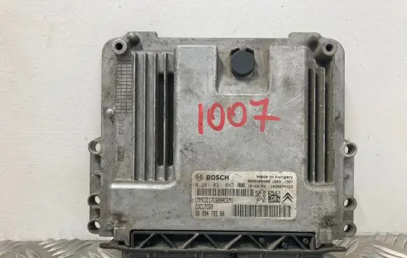 Peugeot 208 Engine control unit/module 0281031043