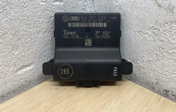 Volkswagen Golf V Gateway control module 1K0907530F 1K0907951