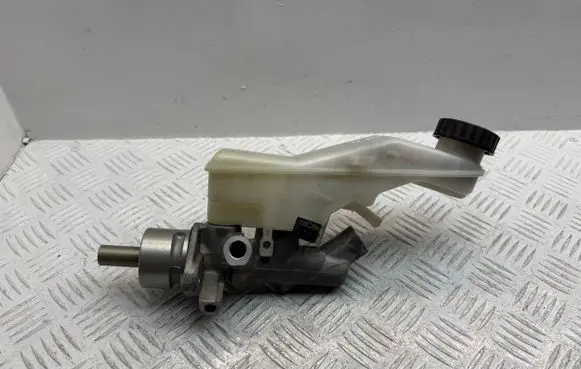 Toyota Corolla Verso AR10 Master brake cylinder 472010F031 472010F032