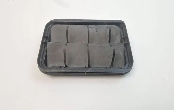 Renault Zoe Quarter panel pressure vent 7700838358