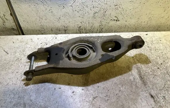Chrysler 300C Rear upper control arm/wishbone