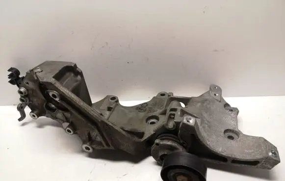 Volkswagen PASSAT B7 Fuel pump bracket 03L903143Q