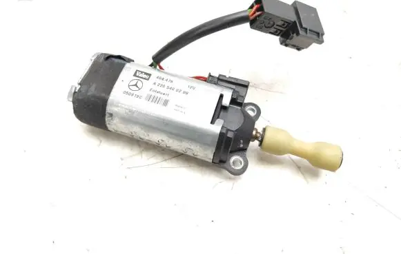 Mercedes-Benz CLS C219 Steering column adjust motor A2205400288 404476