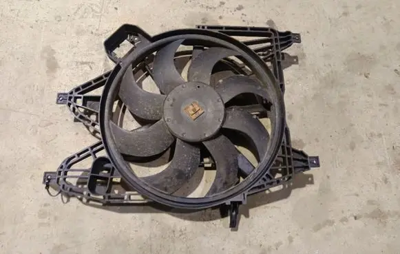 Renault Kangoo I Radiator cooling fan shroud 8240504 824.0504