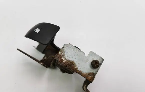 KIA Carens I Fuel cap release pull handle 