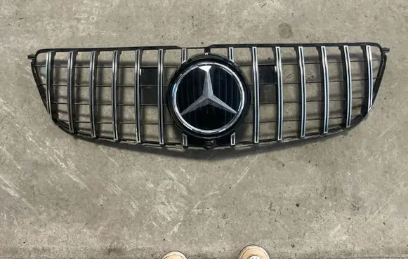 Mercedes-Benz GLS X166 Front bumper upper radiator grill