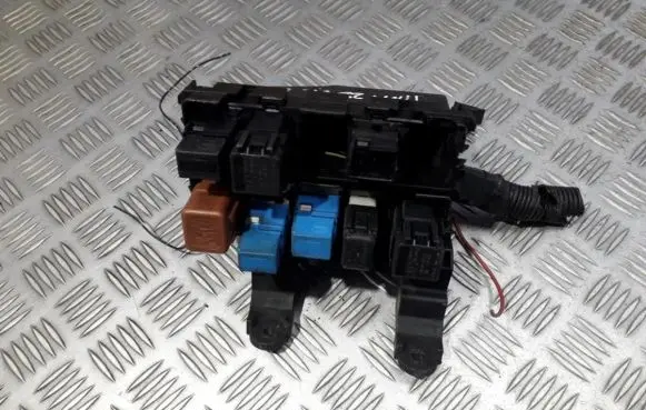 Nissan Almera Tino Fuse box set