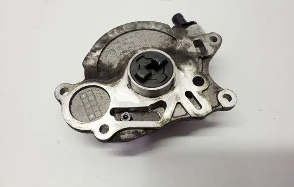 Volkswagen Jetta VI Vacuum pump 03L100D 03L145207