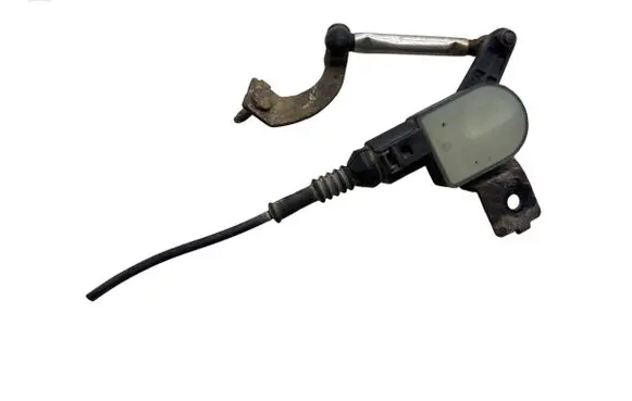 Headlight/headlamp level sensor