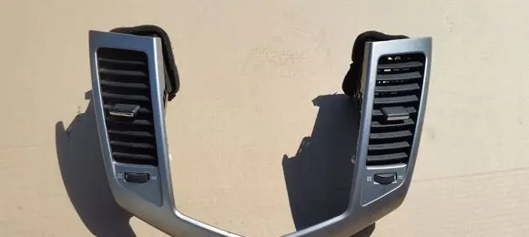 Chevrolet Cruze Dash center air vent grill 94567907