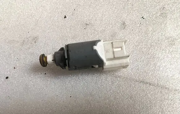 Renault Scenic II - Grand scenic II Brake pedal sensor switch 8200168238