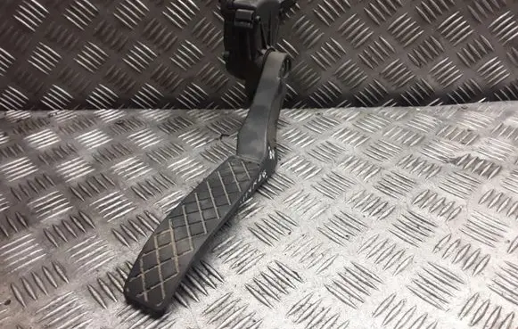Volkswagen Touareg I Accelerator throttle pedal 7L6723507A 6PV00777026