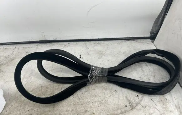 Land Rover Evoque I Front door rubber seal BJ3220708A