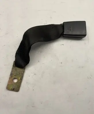 Middle seatbelt (rear)