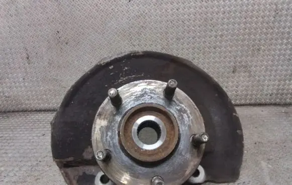 Mitsubishi Lancer VIII Front wheel hub spindle knuckle