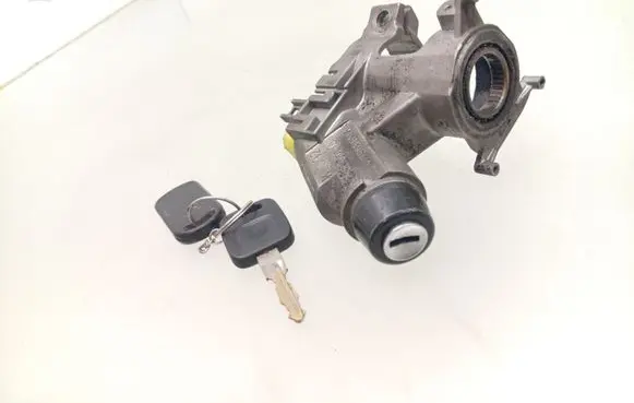 Volkswagen PASSAT B4 Ignition lock 357905851A