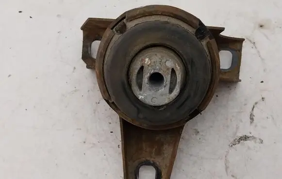 Ford Cougar Engine mount bracket 1121778