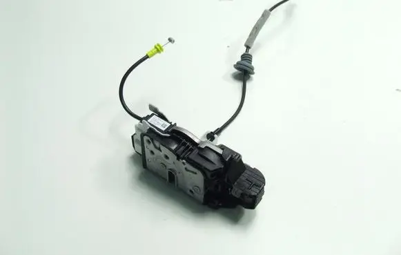 Volvo S90, V90 Rear door lock 31462447