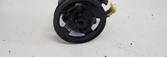 Toyota Avensis T250 Power steering pump U09
