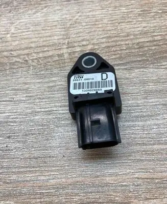 Toyota Corolla Verso AR10 Airbag deployment crash/impact sensor 898310W010 133402986A