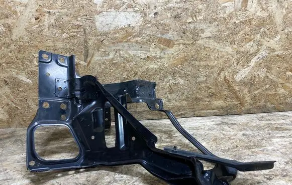 Nissan 350Z Headlight/headlamp mounting bracket 