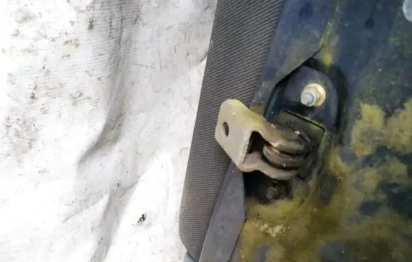 Ford Mondeo MK II Rear door check strap stopper
