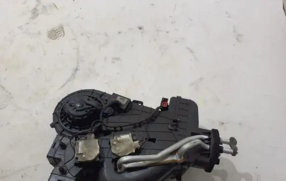 Dodge Durango Interior heater climate box assembly 68186198AD