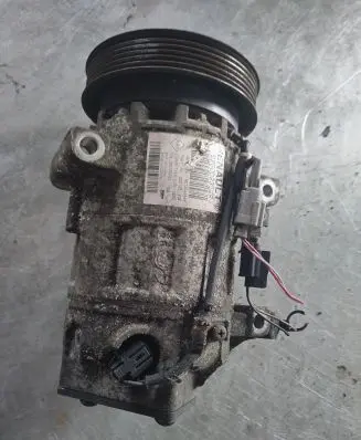 Renault Captur Air conditioning (A/C) compressor (pump) 926002352R