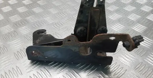Renault Latitude (L70) ABS pump bracket 