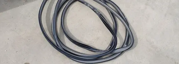 Nissan Leaf I (ZE0) Rear door rubber seal (on body) 