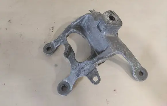 Audi A8 S8 D4 4H Engine mounting bracket 4H0199308AK