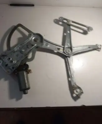 Mercedes-Benz E W210 Front door window regulator motor 0130821671