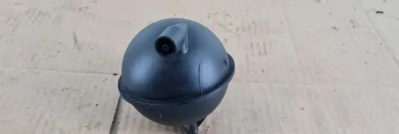 Vacuum air tank