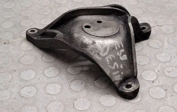 BMW 5 E39 Engine mounting bracket 1096080