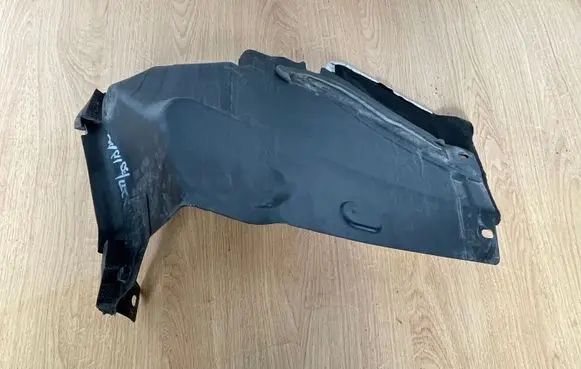 Jeep Grand Cherokee Heat shield in engine bay 