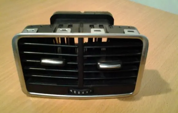 Rear air vent grill