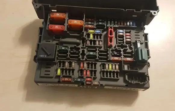 BMW 1 E82 E88 Fuse box set B010110700 A351