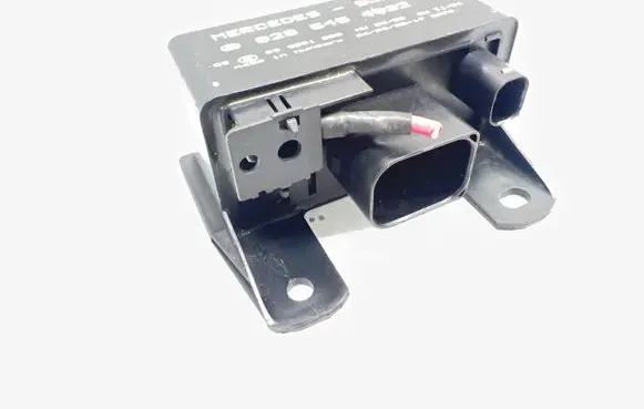 Mercedes-Benz E W211 Glow plug pre-heat relay 0285454032