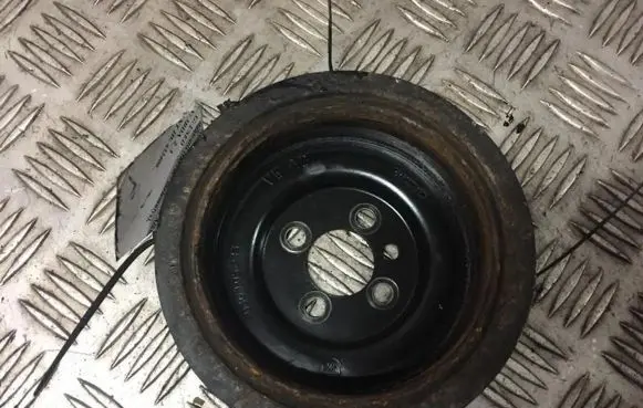 Volkswagen Golf V Crankshaft pulley 03G105243