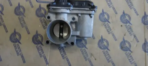 Renault Clio III Throttle valve 8200568712F
