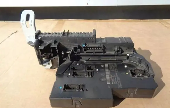 Mercedes-Benz E W212 Fuse module A2129060505