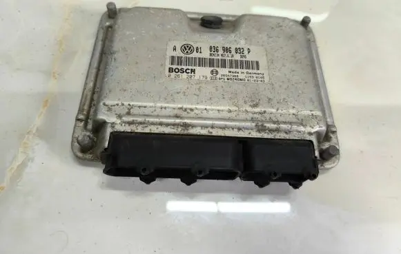Volkswagen Golf IV Engine control unit/module 036906032P 26SA7368 0261207179