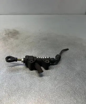 BMW 5 E39 Clutch master cylinder 21526773670