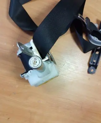 Toyota RAV 4 (XA40) Front seatbelt N088631 N088612